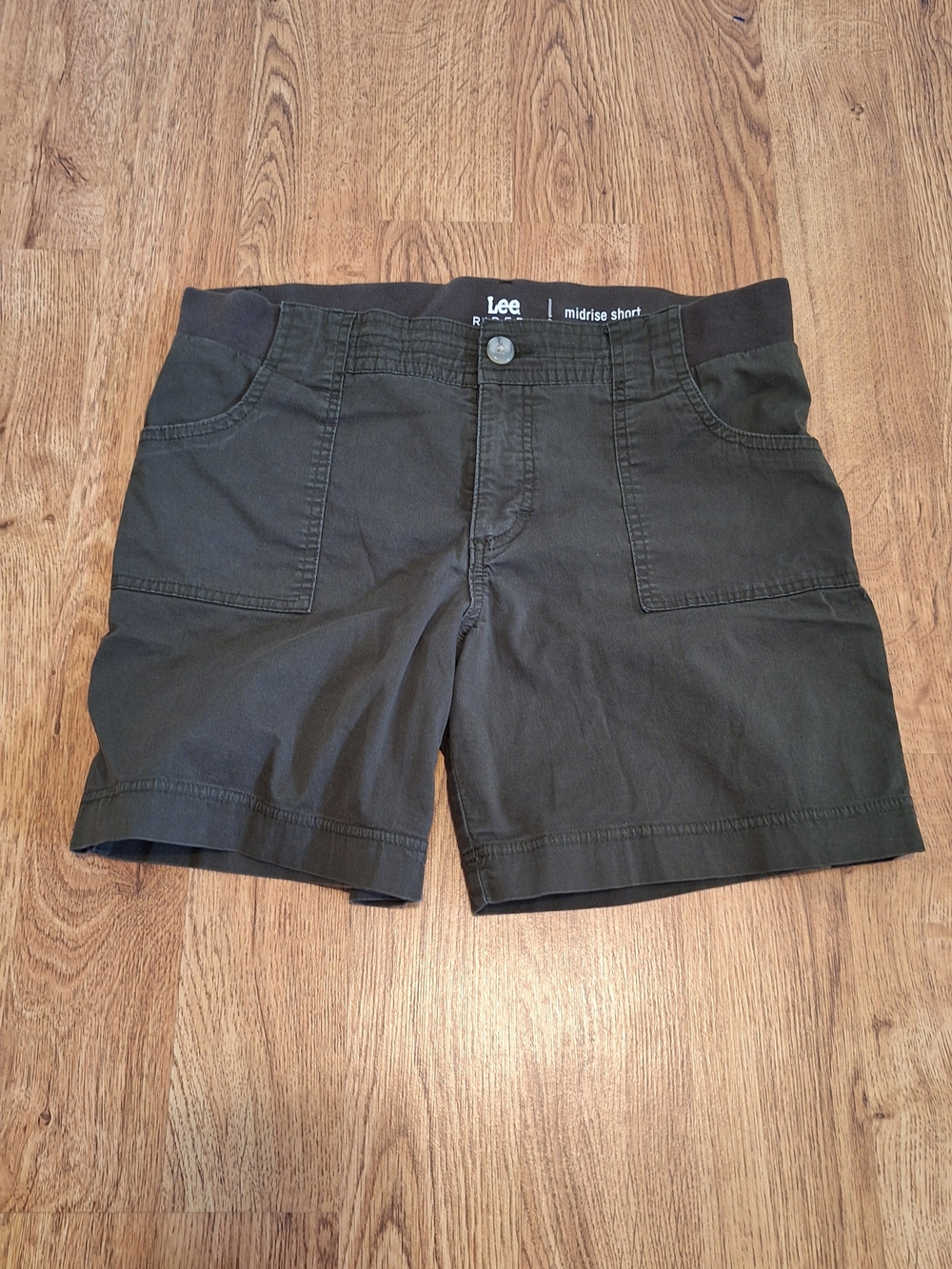 Lee Women's Midrise Green KHAKI Shorts